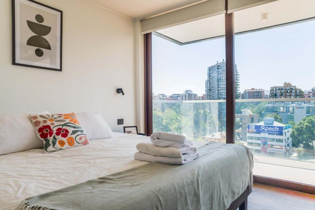 Enjoy Space and Comfort in 2BE in Las Condes - 3
