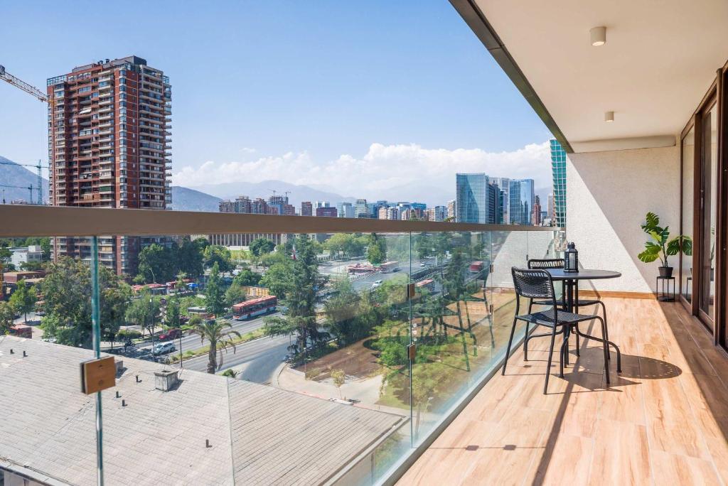 Enjoy Space and Comfort in 2BE in Las Condes - 1