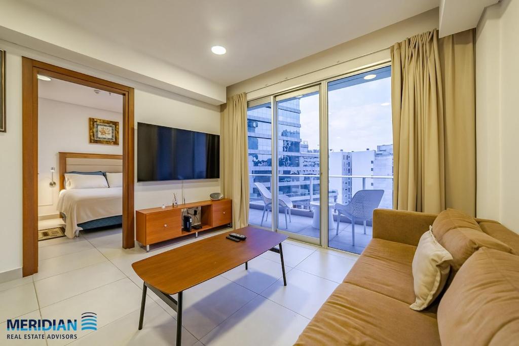 Amplio depto de un dormitorio a 20 metros del Shopping del Sol - 1