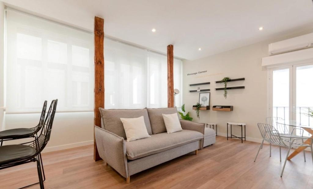 Refurbished and bright-Pool-1Bed 1Bath-Chueca - 1