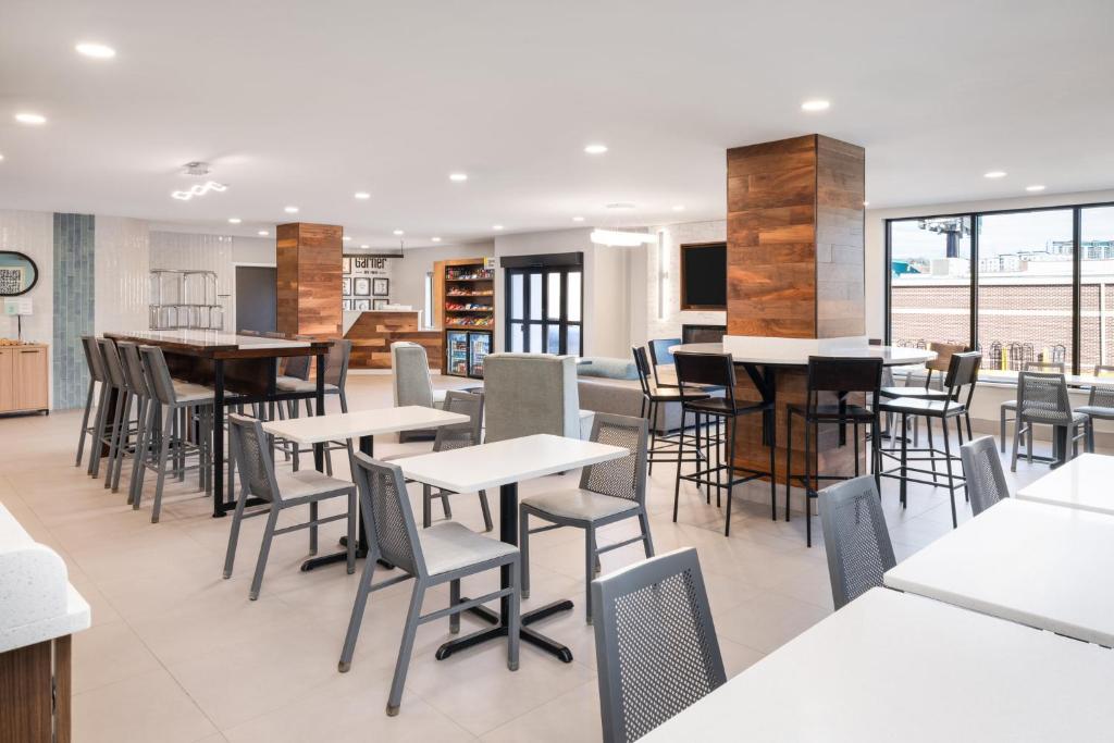 Food and beverages, Garner Hotel Pigeon Forge Downtown By IHG in Pigeon Forge (TN)
