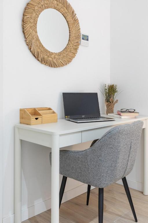 Valencia Marina Apartment near Beach & City of Arts - 4