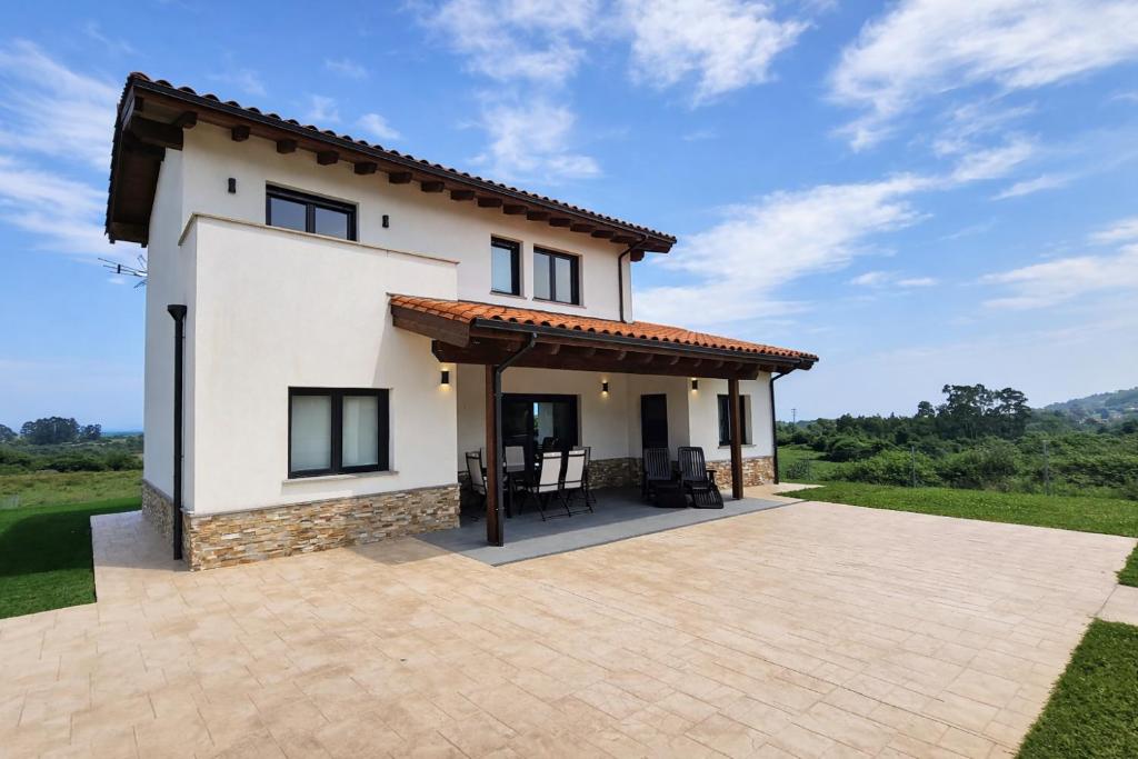 Casa Llanes con Jardín y Vistas – Mar y Cuera - 1