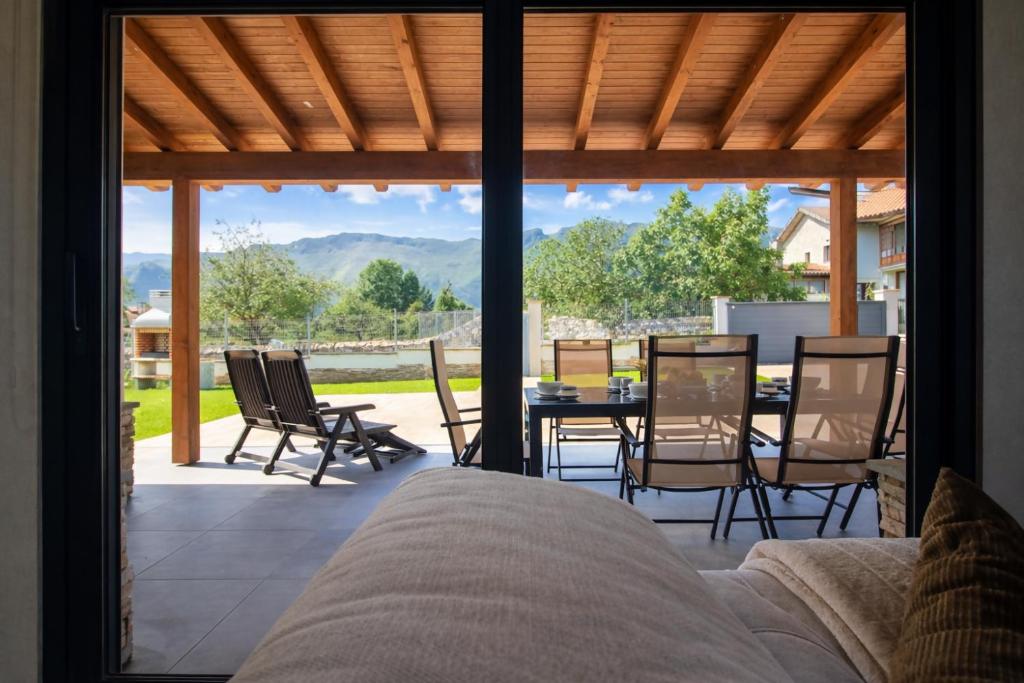 Casa Llanes con Jardín y Vistas – Mar y Cuera - 2