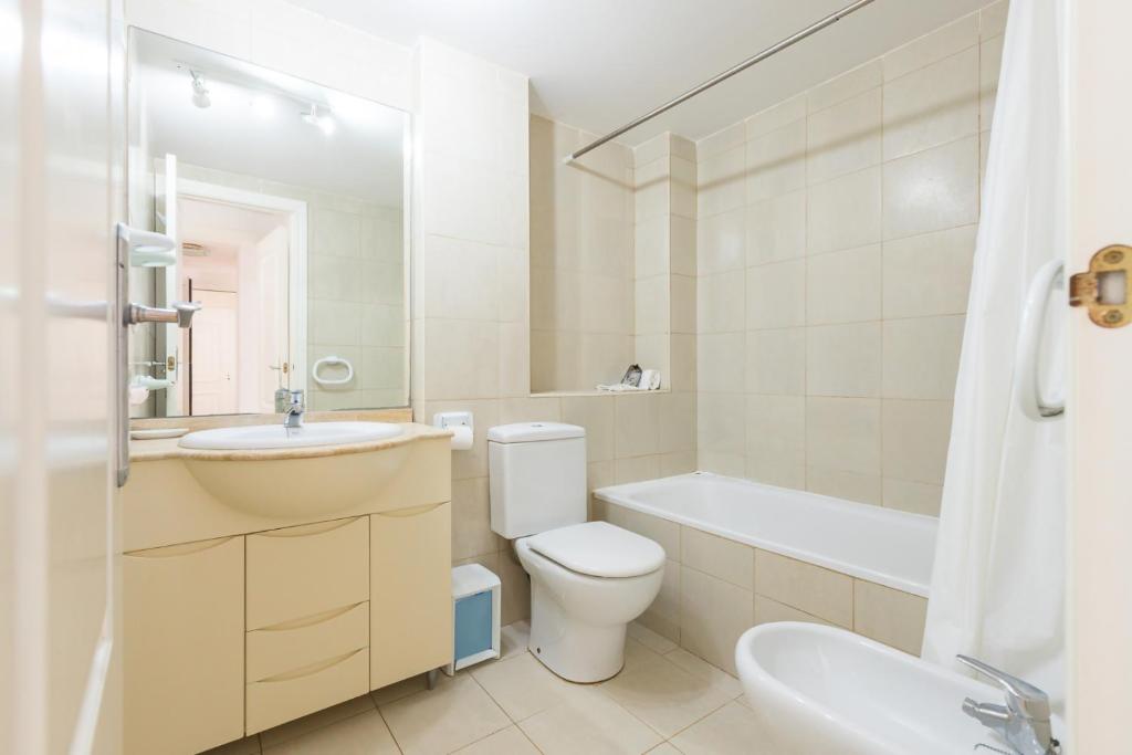 Coastal Living fully equipped 200m from the Beach - 4