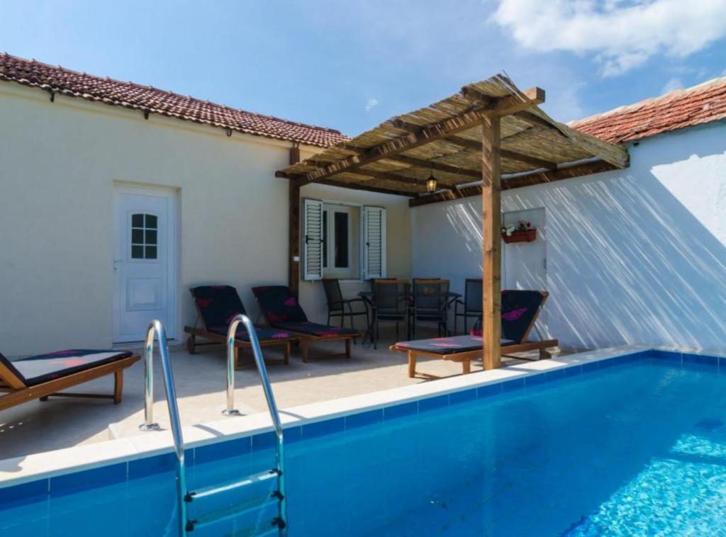 スイミングプール