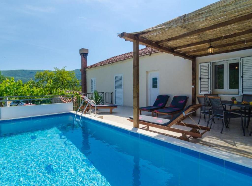 スイミングプール