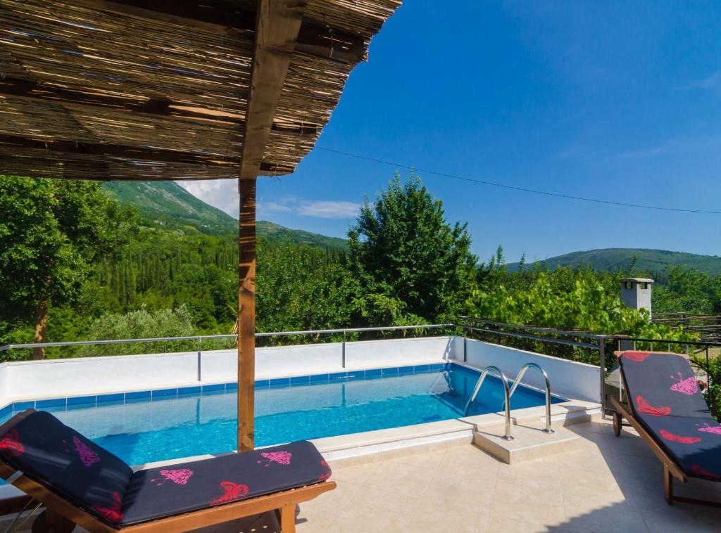 スイミングプール