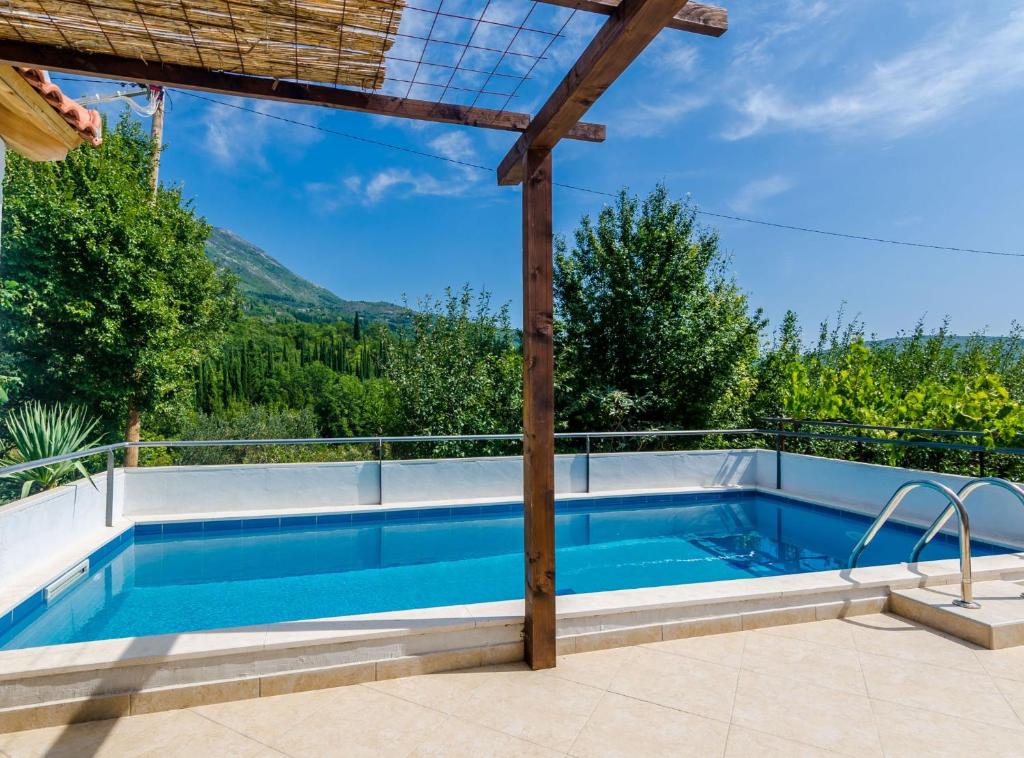 スイミングプール