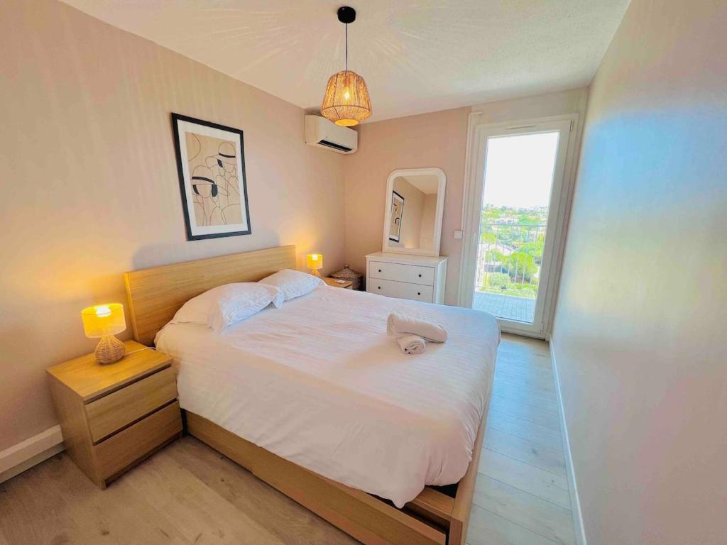 L'escale Azur - Apt 2 Prs - Vue Mer et Cap d'Antibes - 5