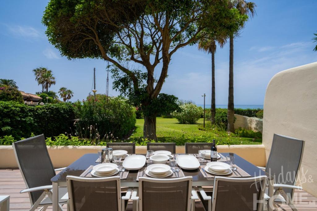 Holidays & Home Beachfront , sea views,3 bedrooms - 2