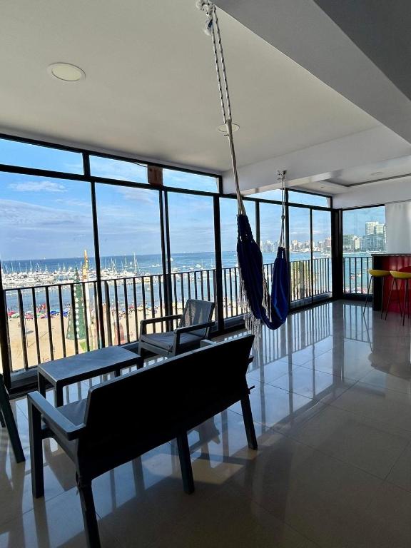 Departamento frente al mar en el Edificio La Playa - 1