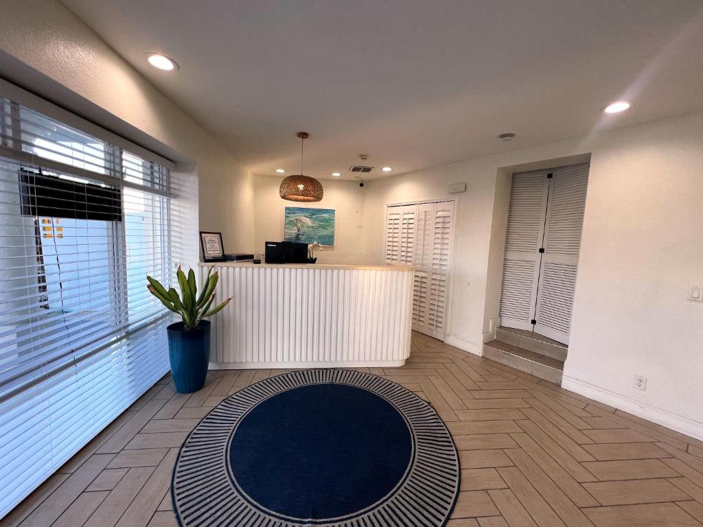 Chateau Mar Beach Resort フロント・ロビー