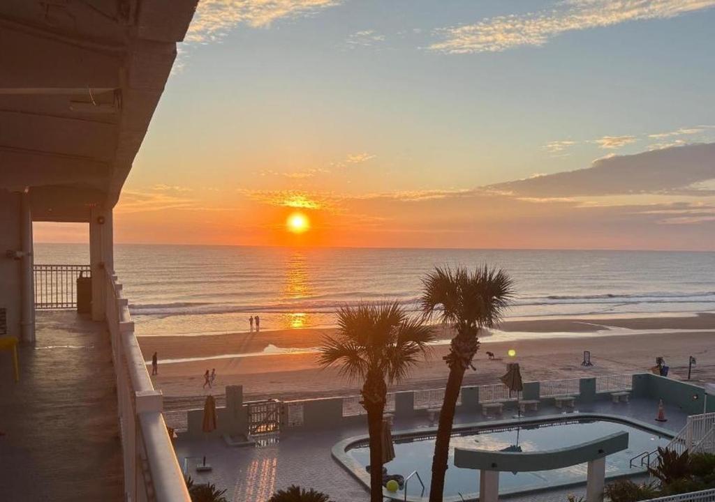 Chateau Mar Beach Resort 眺望