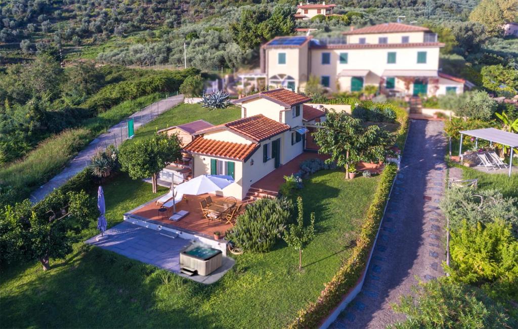 Belle Maison De 2 Chambres À Camaiore - 2