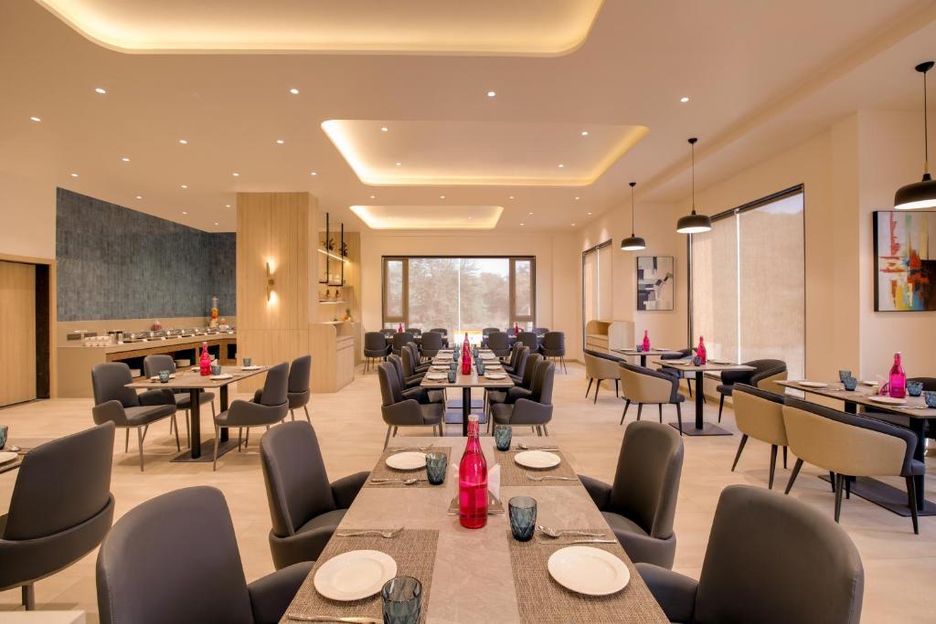 Keys Select by Lemon Tree Hotels, Vadodara レストラン