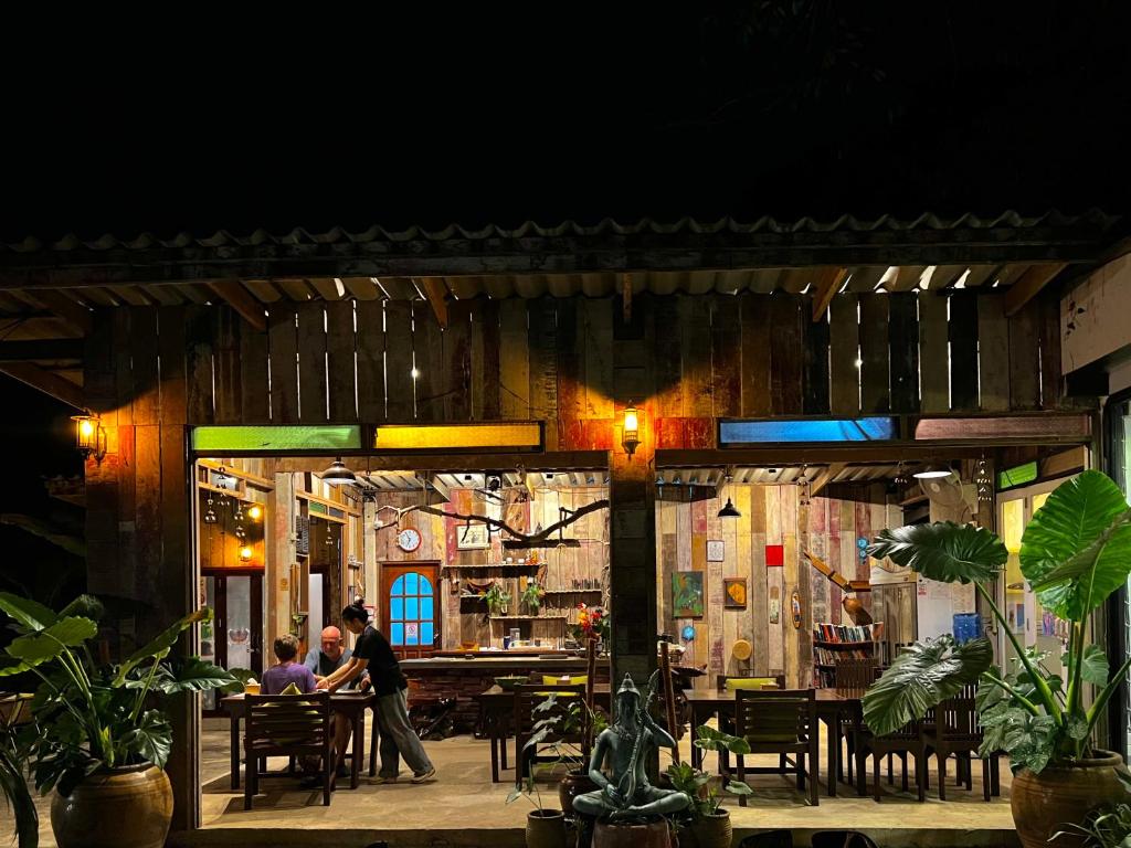 Wave-F Homestay 