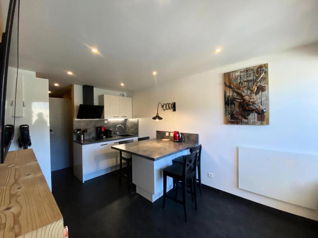 Résidence Vanoise - Val Thorens: appartement entièrement rénové aux pieds des pistes MAE-8924 - 1
