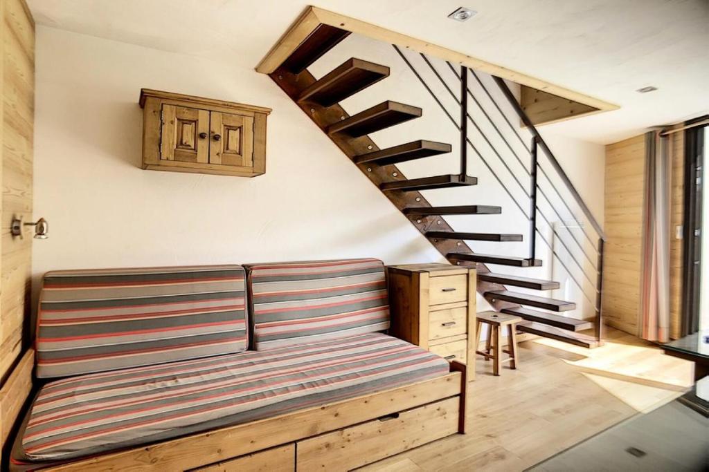Résidence Caron - Appartement rénové, spacieux et moderne · Départ et retour skis aux pieds · Balcon MAE-0884 - 5