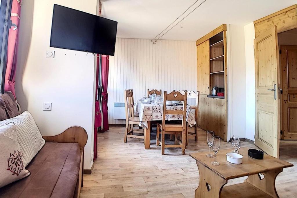 Résidence Origanes - Appartement confortable · Départ et retour skis aux pieds · Balcon Parking inclus MAE-1034 - 2
