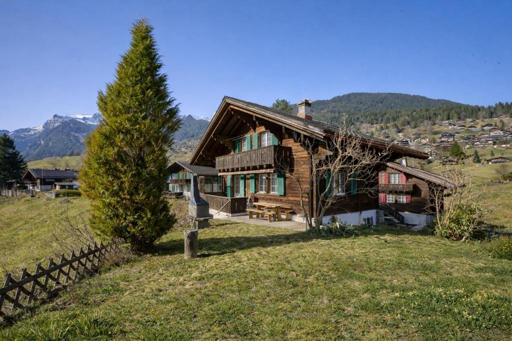 Cozy traditional Chalet, Stunning Mountain Views - 1
