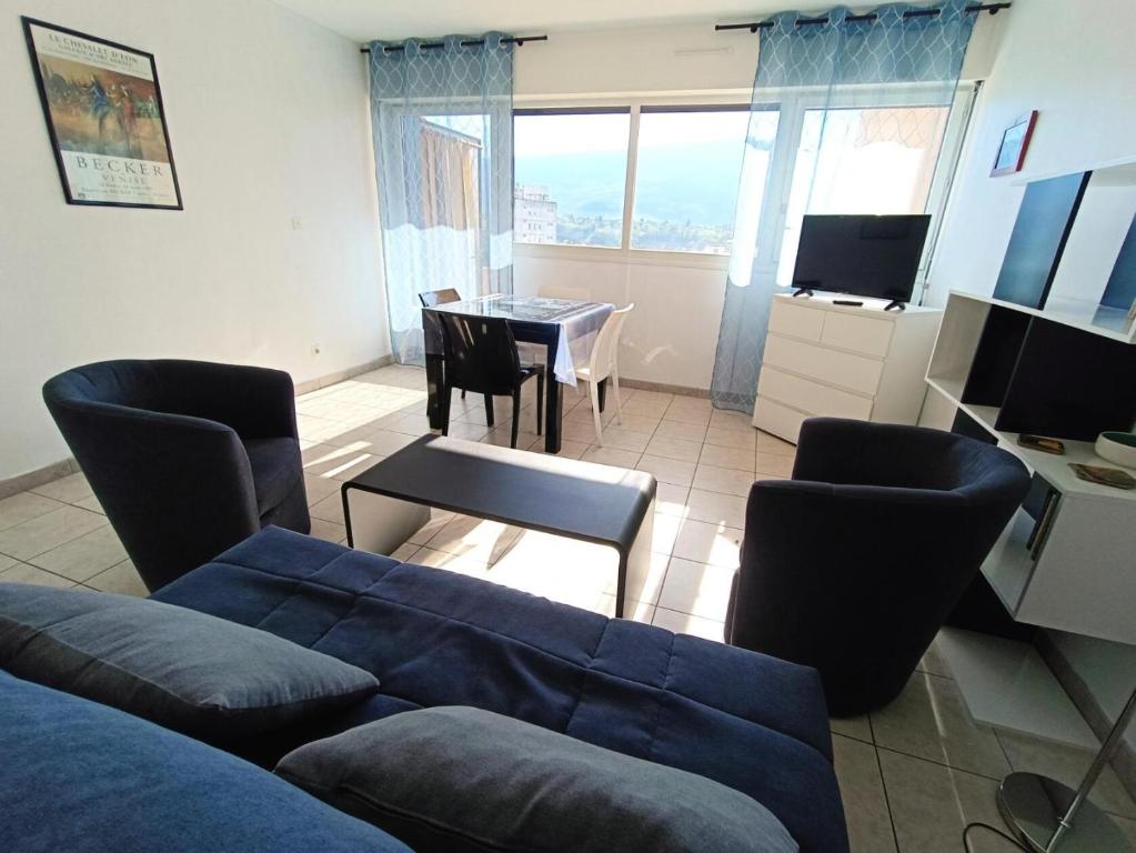 Résidence Saint Christophe - Logement traversant, agréable et lumineux à 2 pas de la cure ! MAE-7244 - 1