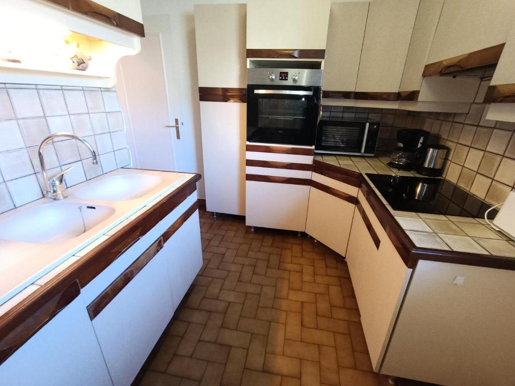 Résidence Saint Christophe - Logement traversant, agréable et lumineux à 2 pas de la cure ! MAE-7244 - 3