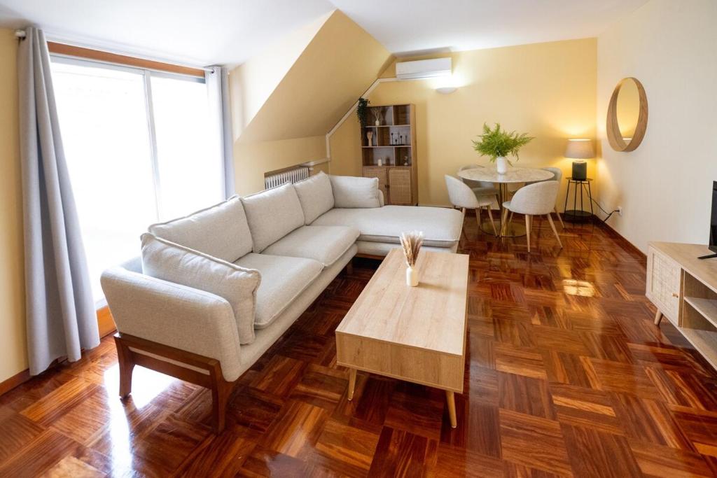 New and renovated penthouse with a terrace in the center 2C - 5
