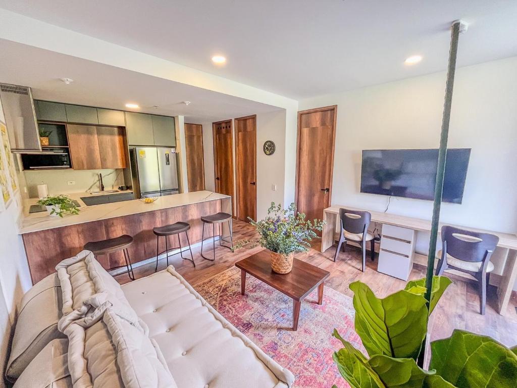 Modern 1 Bedroom Country Suite El Retiro Village - 2