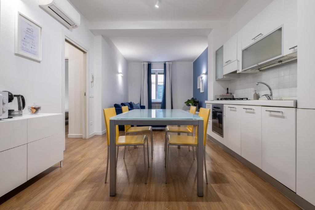 Leoncino Apartment 2 - 4
