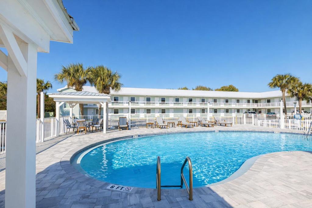 Destin Inn & Suites