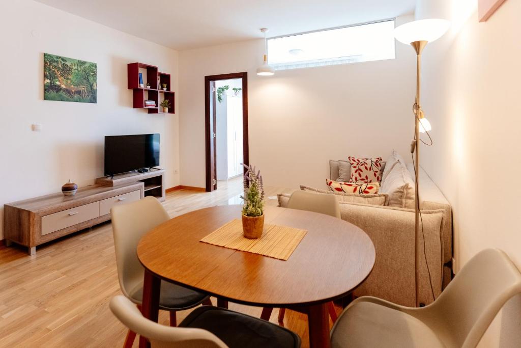 Charming City Center - 3