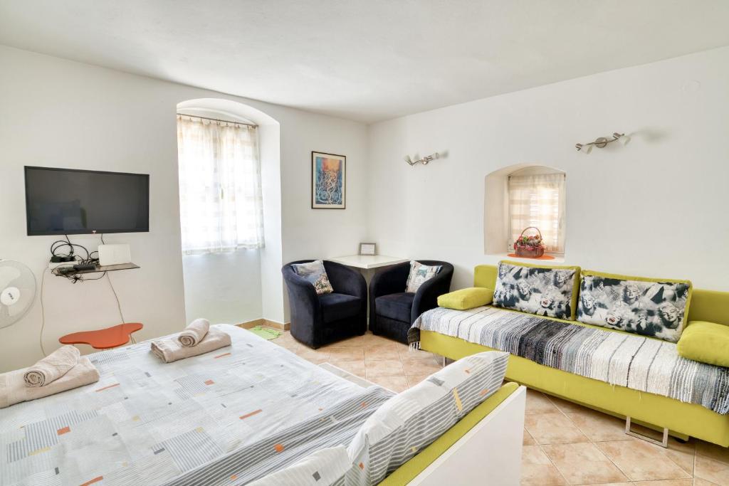 Old Town Boskovic Apartment - 2