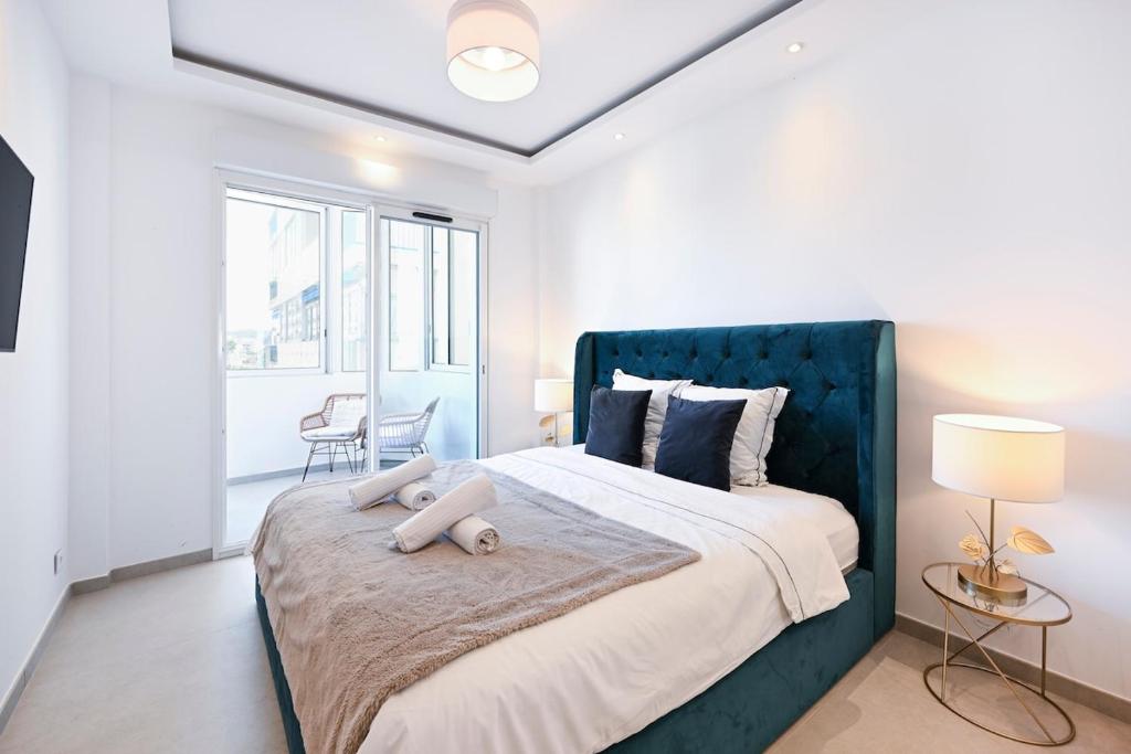 Two bedrooms with view over the sea - 2