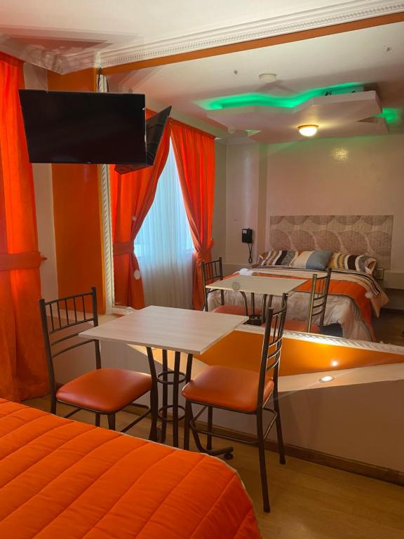 Hostal Geminis 5&6 - 2