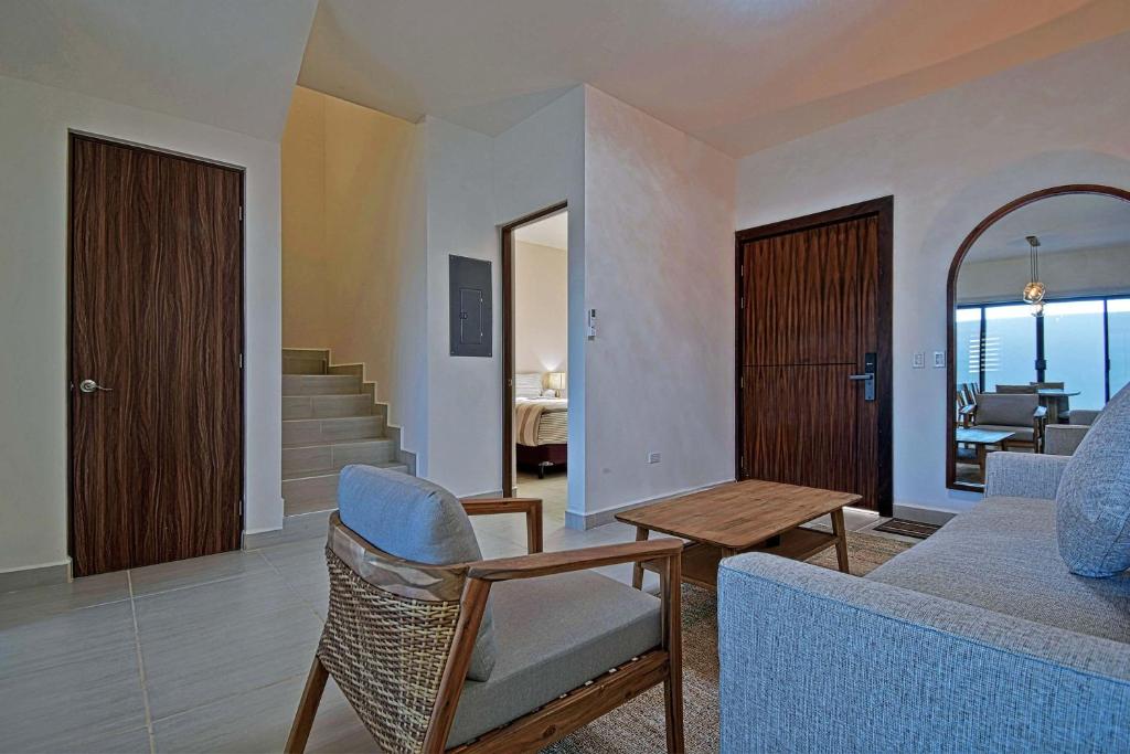 Luxury Family Communal Pool Terraces City Views - 4