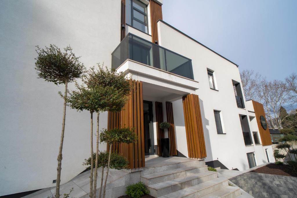 The Hill Aparthotel - 2