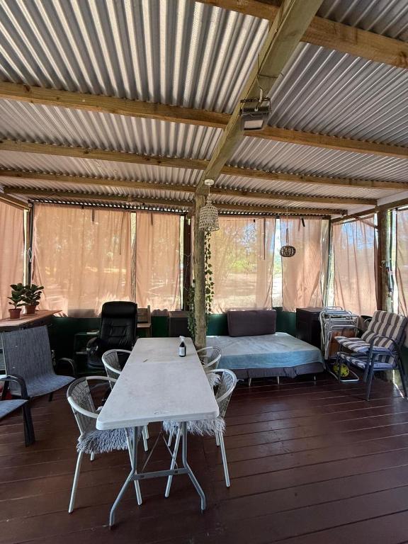 Casa Rodante Fija y Pileta en el bosque Punta del Este - camping - - 5