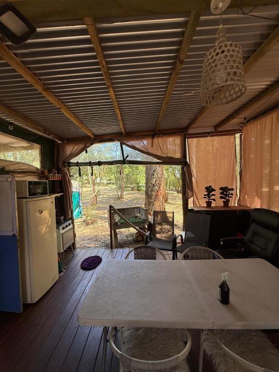 Casa Rodante Fija y Pileta en el bosque Punta del Este - camping - - 4