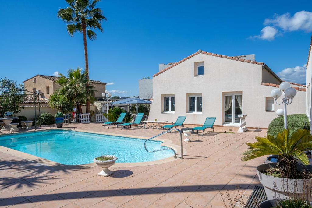 Charming house with pool - 2