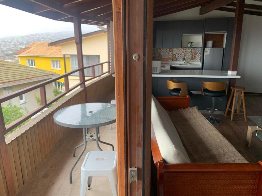 Furnished apartment with bay view in Cerro Alegre, Valparaiso - 4