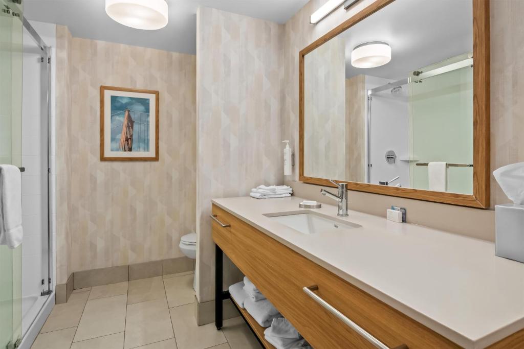 Hampton Inn & Suites Detroit-Canton — Hotel rooms in Canton, Michigan