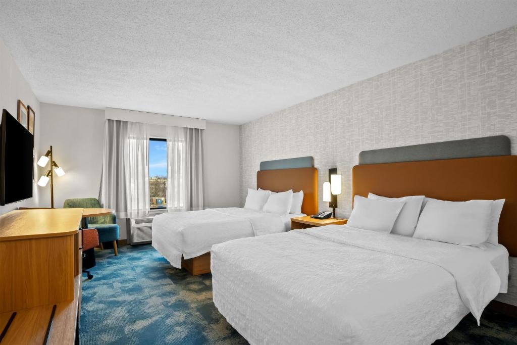 Hampton Inn & Suites Detroit-Canton — Hotel rooms in Canton, Michigan