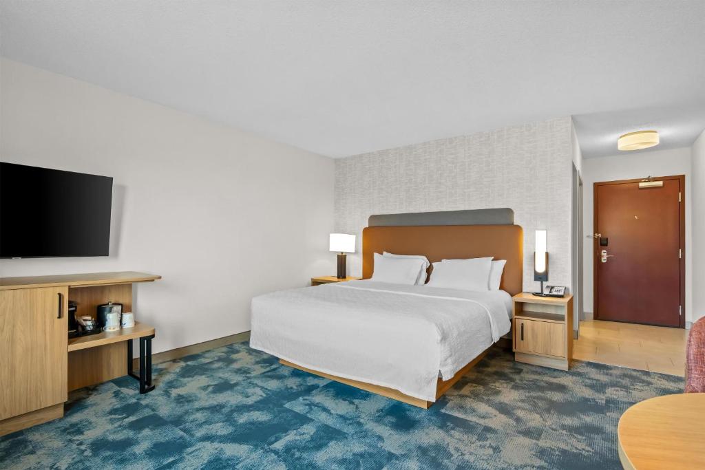 Hampton Inn & Suites Detroit-Canton — Hotel rooms in Canton, Michigan