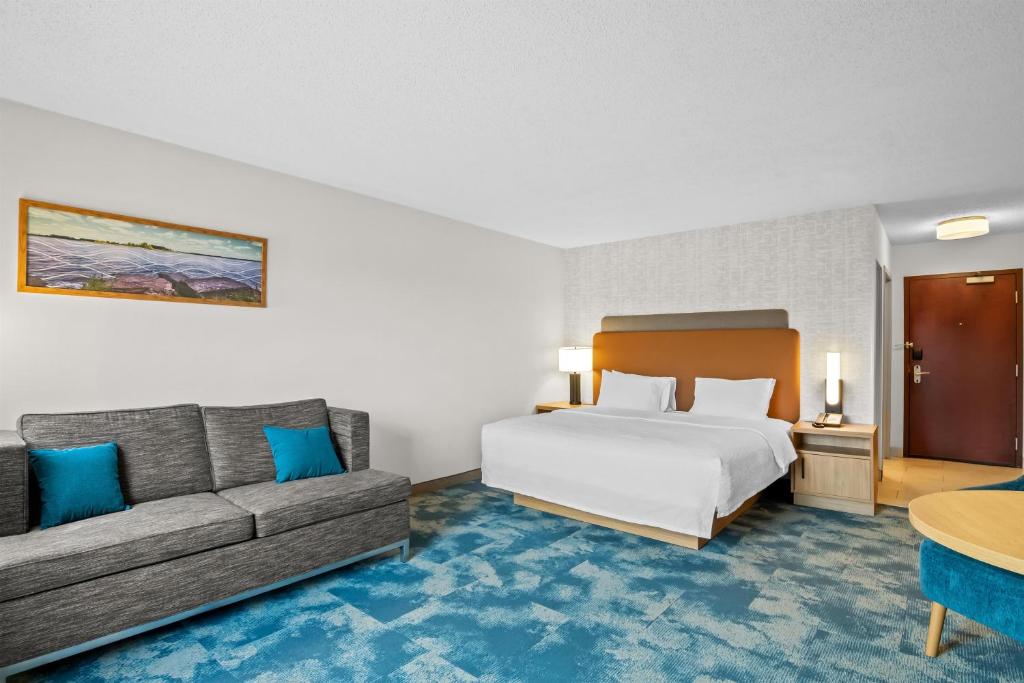 Hampton Inn & Suites Detroit-Canton — Hotel rooms in Canton, Michigan