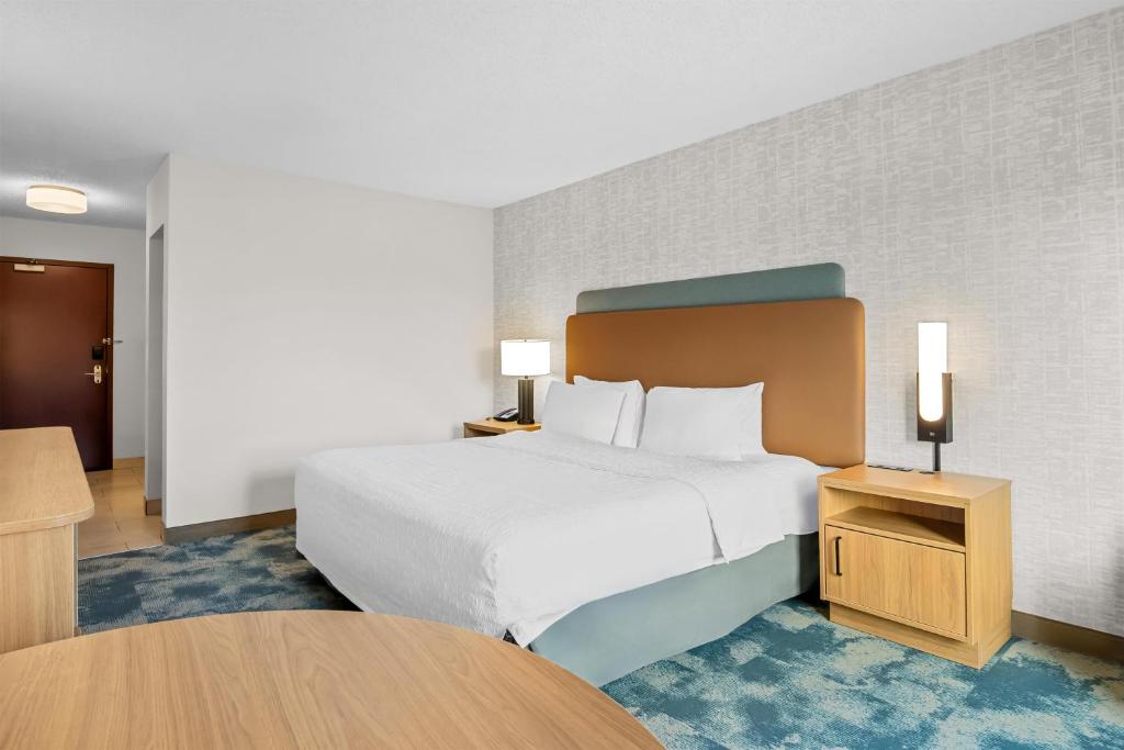 Hampton Inn & Suites Detroit-Canton — Hotel rooms in Canton, Michigan