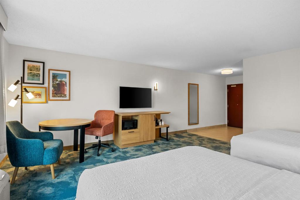 Hampton Inn & Suites Detroit-Canton — Hotel rooms in Canton, Michigan