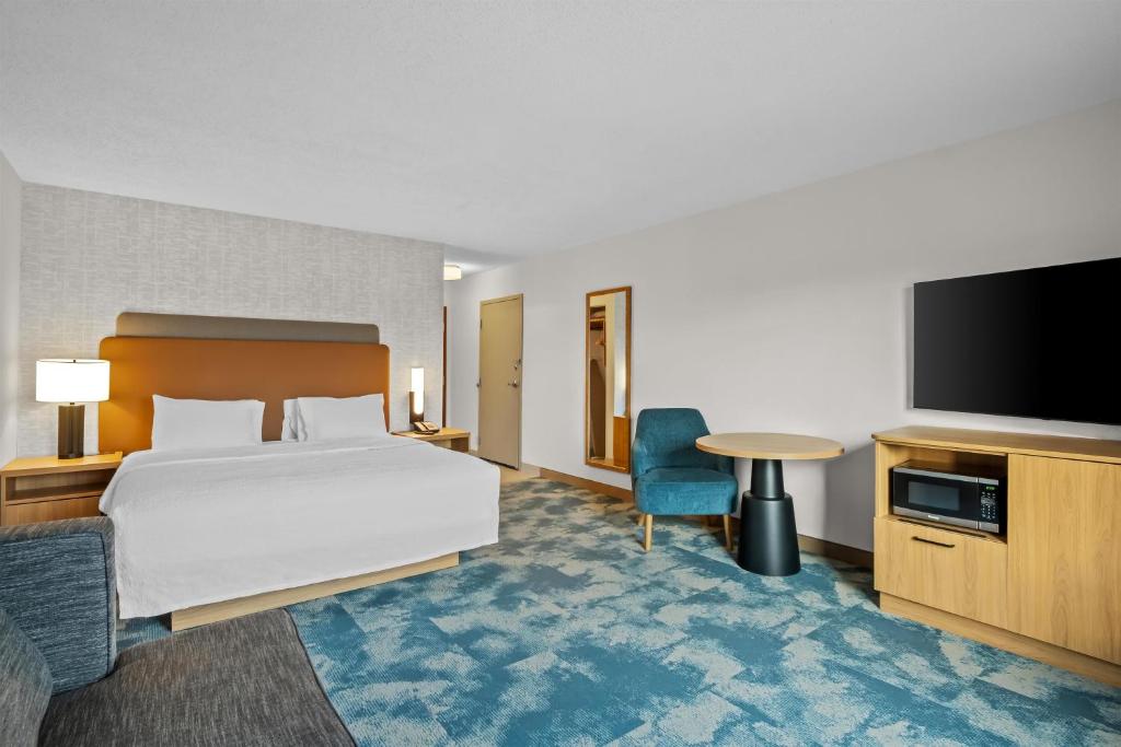 Hampton Inn & Suites Detroit-Canton — Hotel rooms in Canton, Michigan
