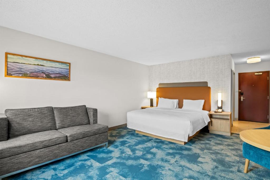 Hampton Inn & Suites Detroit-Canton — Hotel rooms in Canton, Michigan