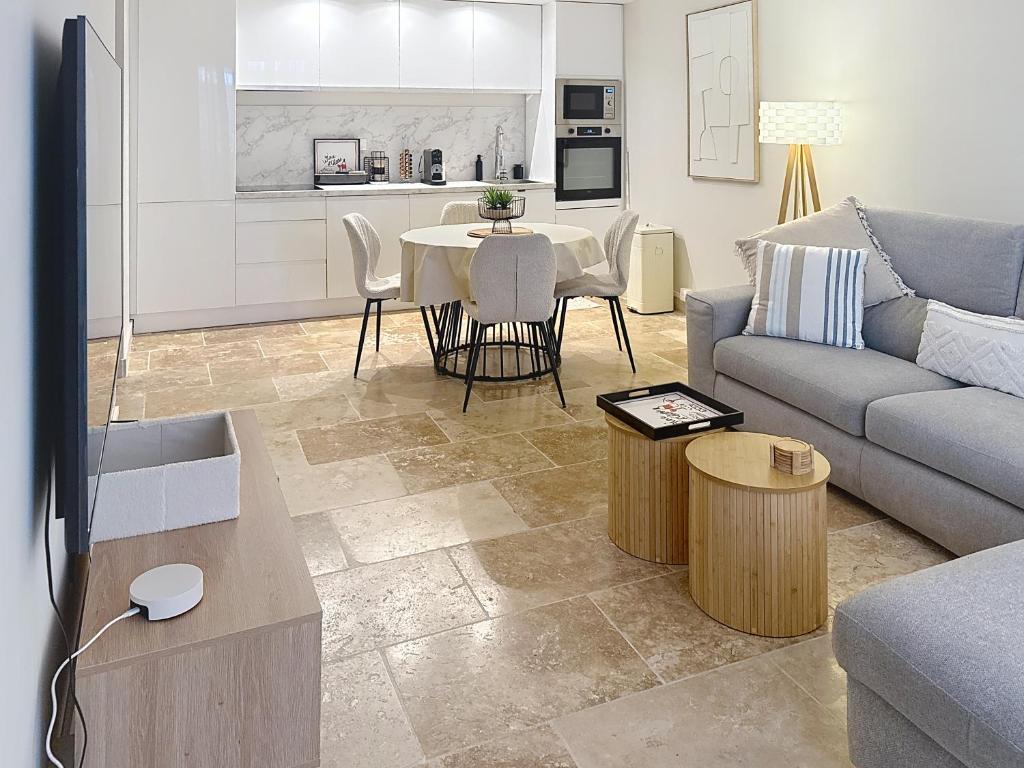 Cannes Beautiful 2 bedroom app, walking distance from congress - 1